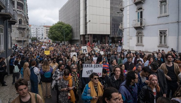 Portekiz’de binlerce kişi sokağa indi