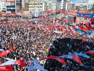 Kemal Kılıçdaroğlu’nun Van Mitingi Seçmen bağrına bastı