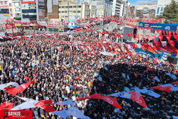 Kemal Kılıçdaroğlu’nun Van Mitingi Seçmen bağrına bastı