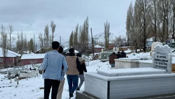 Van, Başkale’de Bayram Sabahına Kar Sürprizi: Mezar Ziyaretleri Kar Altında Gerçekleşti