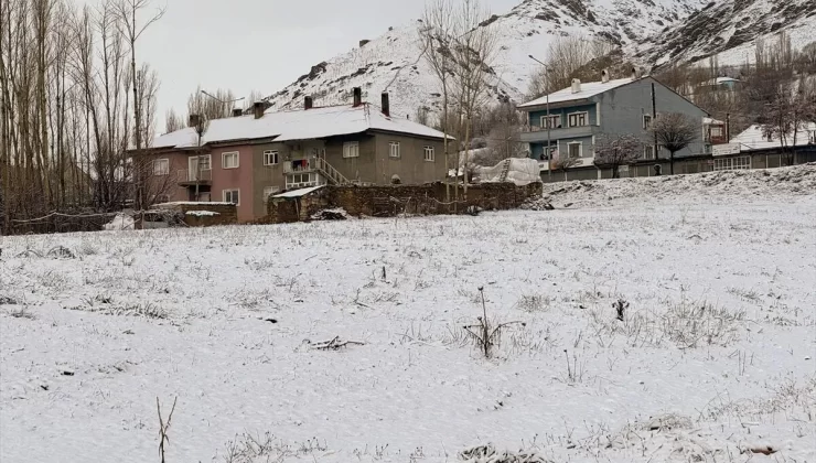 Van’ın Yüksek Kesimlerinde Kar Yağışı ve Su Baskınları